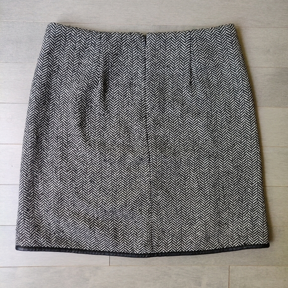 Joe Fresh Herringbone Tweed Black and White Mini Skirt Size 2 - Picture 8 of 10